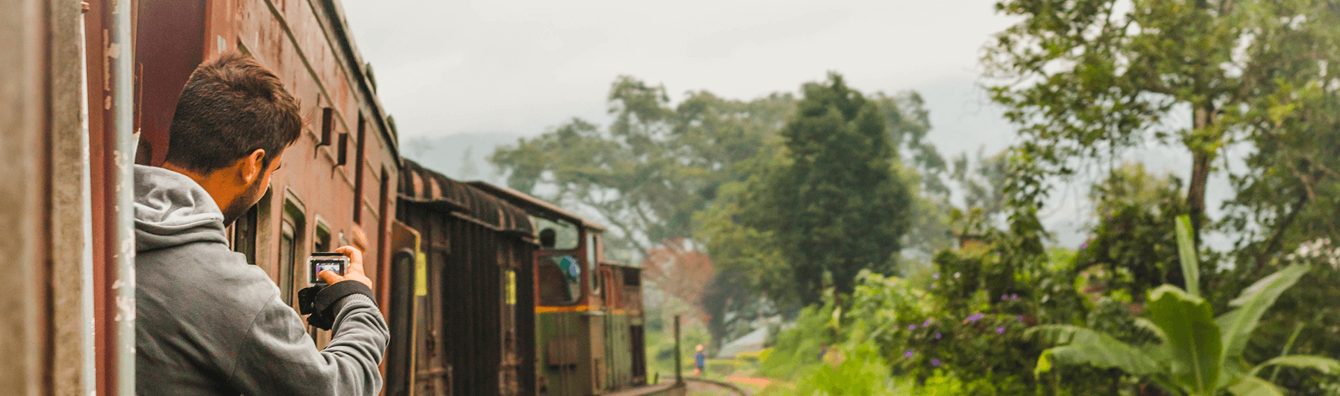sri-lanka-tourist-catching-train-ride